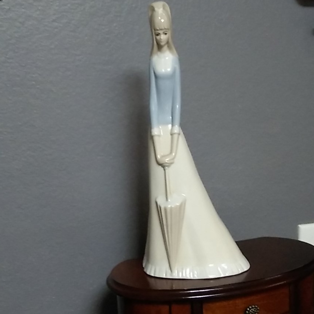 Vintage Porceval figurine.